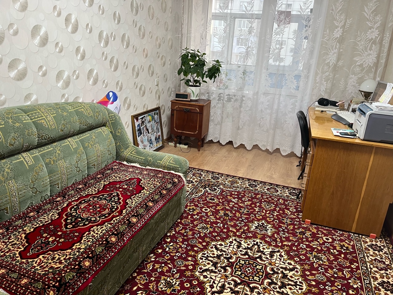 Продам 4-х комн. квартиру в г. Луганск, ул. Тухачевского, дом 11-б, с А/О – новый 2-х контурный котел, на 7 этаже 10 этажного кирпичного дома, общей площадью – 79,8 м2, жилой – 51,8 м2, кухня – 9 м2. Хорошее жилое состояние – ремонт сделан в конце 2022 г., комнаты изолированные, наружное утепление, 2 лоджии, ...