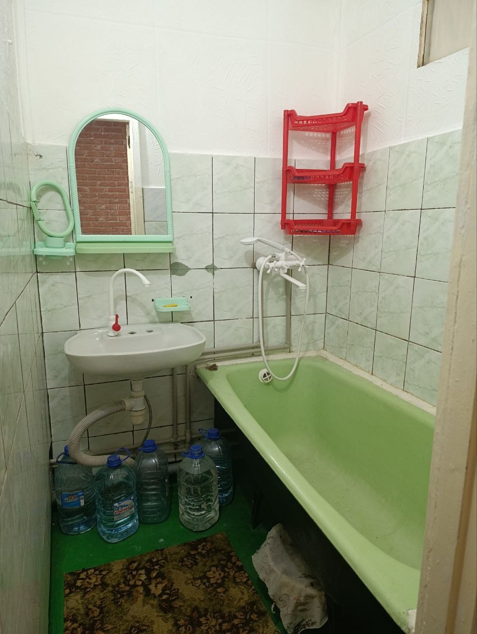 Продается 3-х комнатная квартира, кв. Гагарина, 4/5 эт. дома. Цена 6 380 000 руб. Общ. пл. 72 кв.м., кухня 5 кв.м. Окна и балконая дверь м/пл., новые радиаторы отопления, трубы м/пл., пол линолеум, бойлер. Рядом остановка транспорта, рынок, магазин, школа, д/ сад. Состояние жилое. . Тел.: +79591058700 Елена...