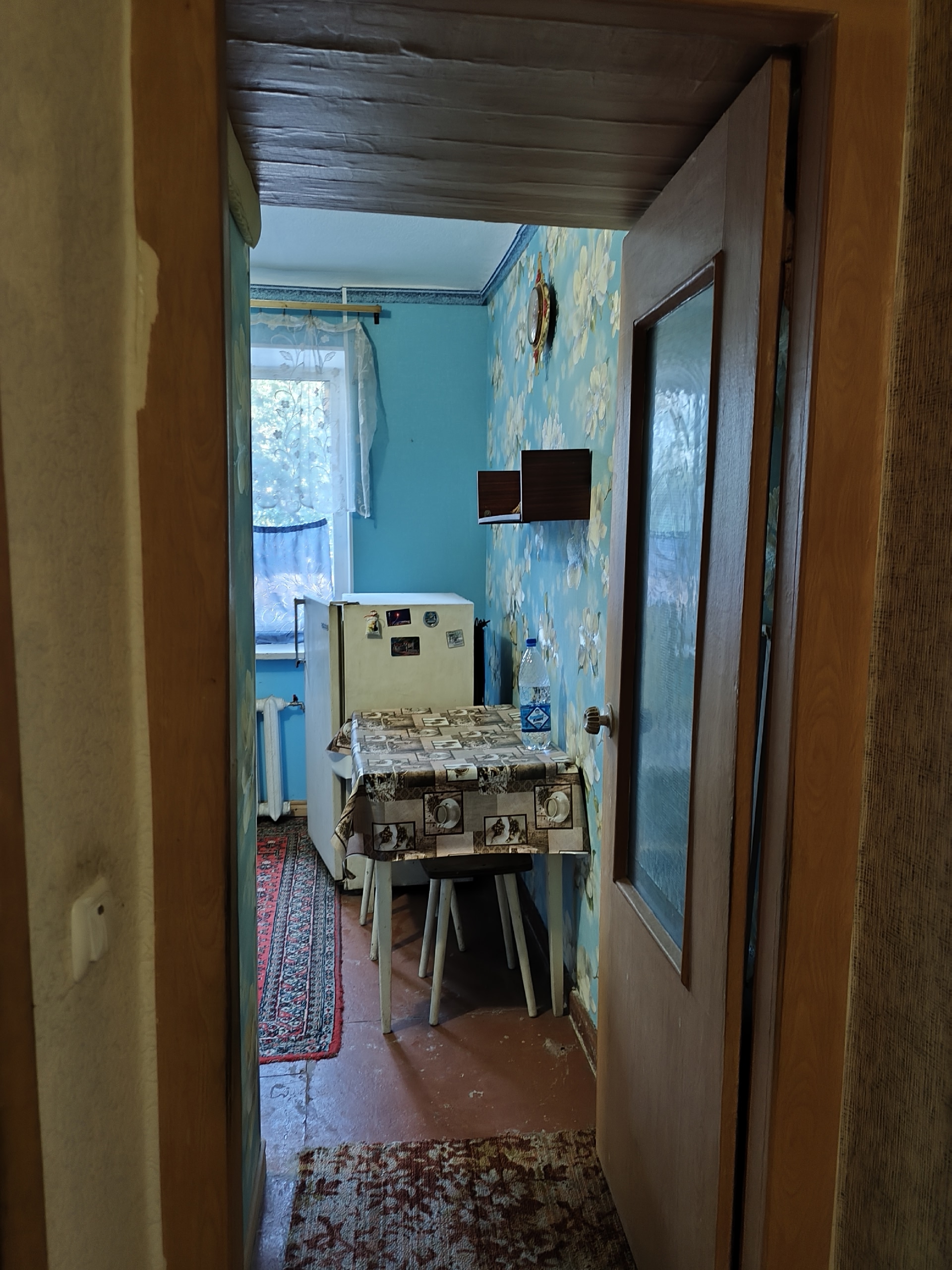 Продам 1 комнатная квартира КВ молодежный для жилья и закрытого офиса 2/5 этаж. Рядом вся фраструкиура. 3200900 тел. +79595847566.+79591901505