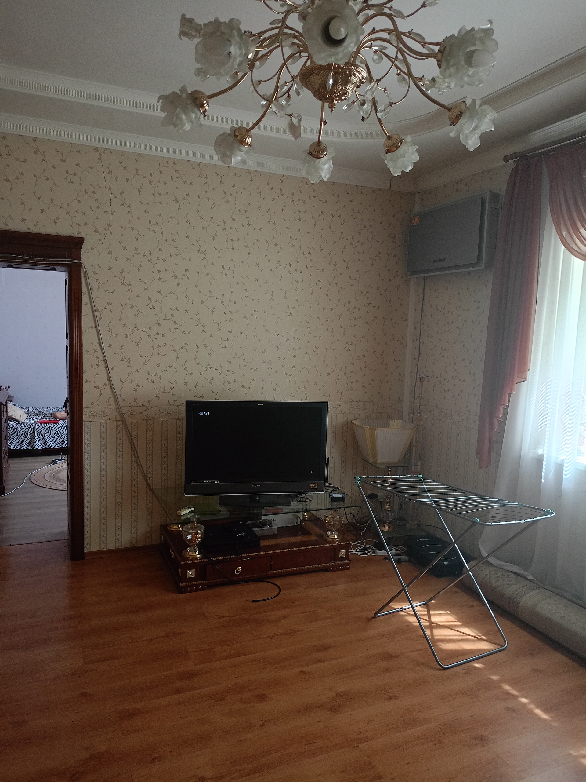 Продам дом г. Луганск, ул. Чкалова (р-н т\ц Атриум), год постройки 2012, 114 кв.м., кухня 13 кв.м., жилое состояние, 4 комнаты, 3 изолированные, с/у совмещён, двухконтурный газовый котел,2 кондиционера, окна м/п гараж. Участок 9 сот. ( приват.). Цена 13 200 000 руб.Продажа от хозяина ☎+79591632111 (WhatsApp, ...