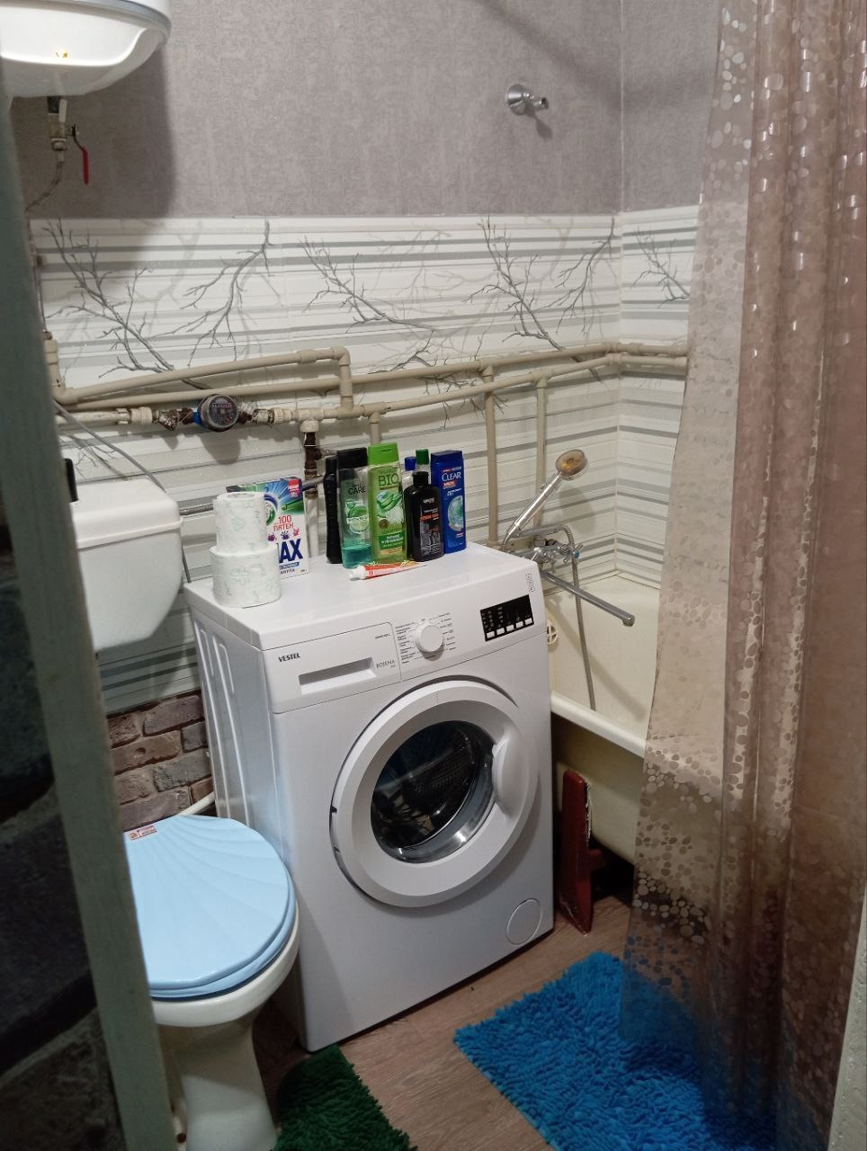 Г. Стаханов. Сдам посуточно однокомнатную квартиру. Район квартала, остановка Универсам. 2 этаж. Вода постоянно. +79591592004