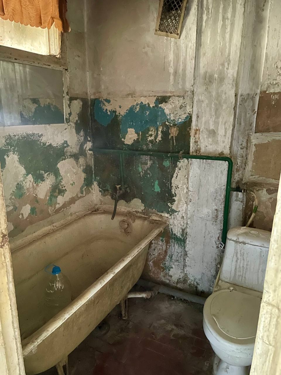 Продаётся 1-комнатная квартира в г. Алчевске, ул. Чапаева 📍 Расположение: Район магазина «Айсберг». Очень удобная и развитая инфраструктура: рядом есть все необходимые магазины, детские сады и остановки общественного транспорта. 📋 Характеристики: Общая площадь: 25,5 кв.м. Площадь кухни: 4,7 кв.м. Этаж: 5/5 Со...