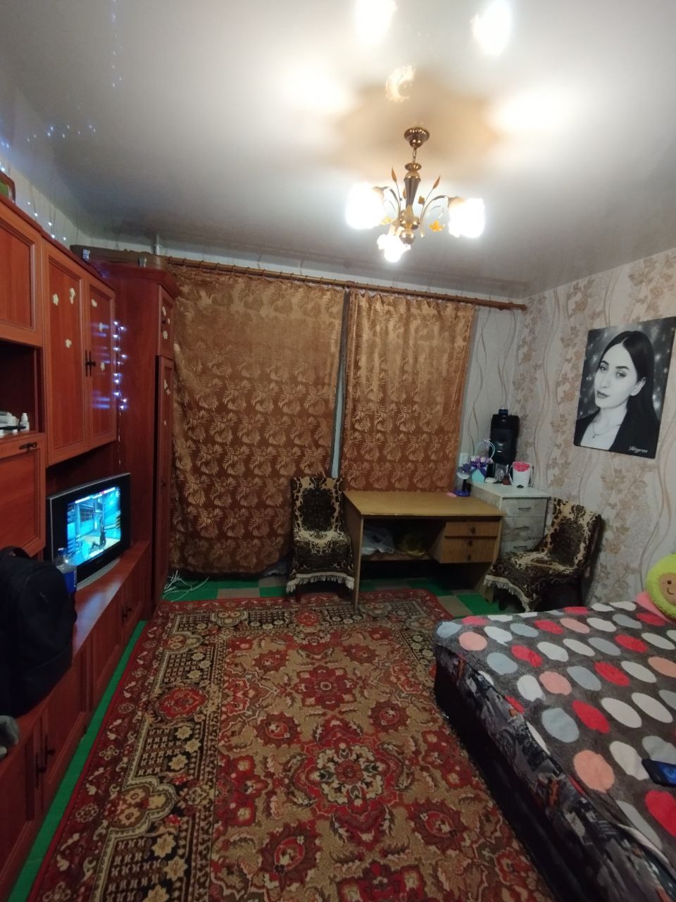 Продам полугостинку на кв. Молодёжном 18 м. кв. 3/5 эт.не угловая. Состояние жилое, своя ванна, туалет,кухня, мебель остаётся. Вся инфраструктура рядом, школа, садик, супермаркет, рынок, транспорт. . ✅ Цена 2 700 000₽ ☎ +79592952103 Николай. ...