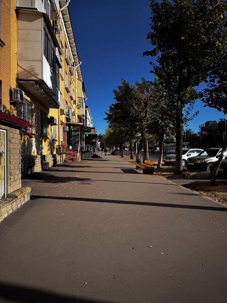 🏬 Продаётся помещение 206м2 ул.Оборонная, Ленинский рн, Луганск ✅Первая линия. Район ДК Строителей ✅Цокольный этаж. ✅Два входа. Основной и запасной. ✅Окна - м/пластик. ✅Два просторный зала по 69м2 и 63м2. ✅Два зала по 13,2м2 ✅Санузел, бойлерная. Тех комната. ✅Можно под любой вид деятельности. ✔ Есть место для...